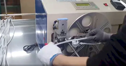 Máy Cuộn và Bó Ổ Cắm Chuyên Dụng Công Nghiệp WPM-210